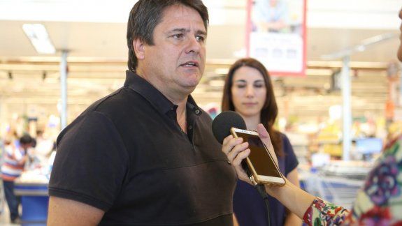 Mariano Gaido destacó el esfuerzo de los supermercados para abastecer de mercadería a los vecinos.
