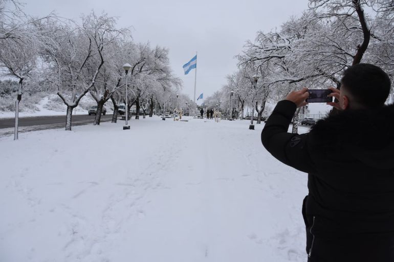 Sigue la nieve en Neuquén: las mejores fotos y videos
