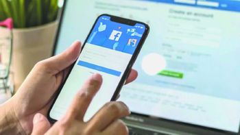 La víctima fue contactada por uno de los acusados a través de la red social Facebook.