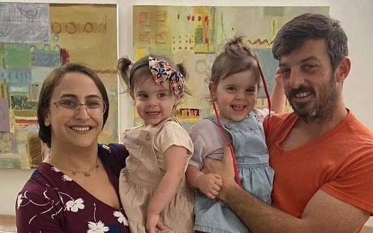 La familia Cunio. David, a la derecha, sigue cautivo en gaza. Foto: The Israel Times. La familia Cunio. David, a la derecha, sigue cautivo en gaza. Foto: The Israel Times.