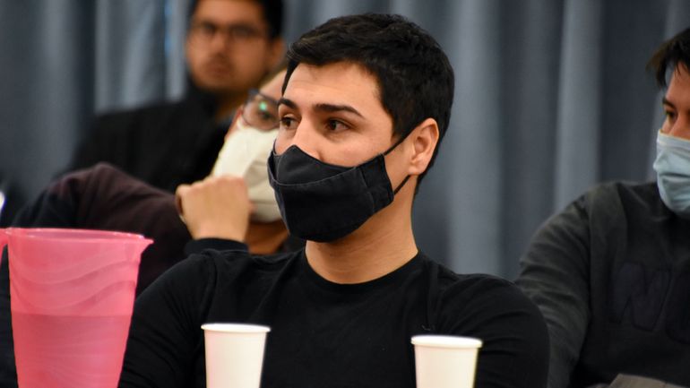 Abel de la Cruz Retamal utilizó barbijo durante la acusación para tapar su rostro. Abel de la Cruz Retamal utilizó barbijo durante la acusación para tapar su rostro.