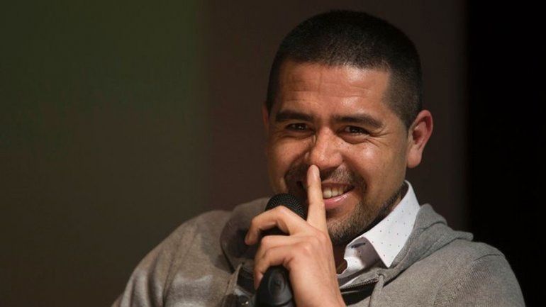 Copa Libertadores: Riquelme le metió presión a Tevez para la clasificación