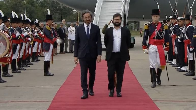 Boric llegó al país para reunirse con Fernández y fortalecer vínculos bilaterales