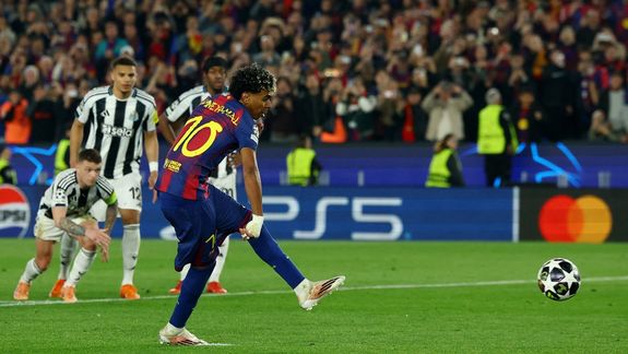 Lamine Yamal anotó de penal para el Barcelona.