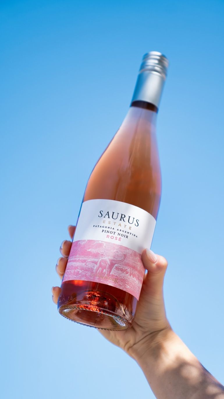 El rosado de Pinot, de la línea Estate es súper fresco y frutado. Con una acidez correcta, para nada goloso. El rosado de Pinot, de la línea Estate es súper fresco y frutado. Con una acidez correcta, para nada goloso.