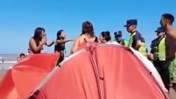a los gritos y golpes en plena playa por el volumen de la musica: ¿por que le levantas la mano a la nena? a los gritos y golpes en plena playa por el volumen de la musica: ¿por que le levantas la mano a la nena?