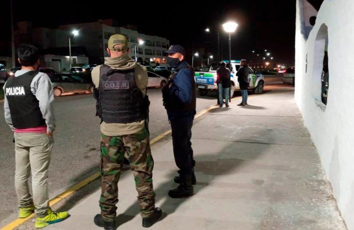 Clausuraron un parador de Las Grutas por exceso de público