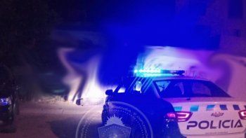 El hombre dormía, escuchó ruidos y se topó con los ladrones en su casa.
