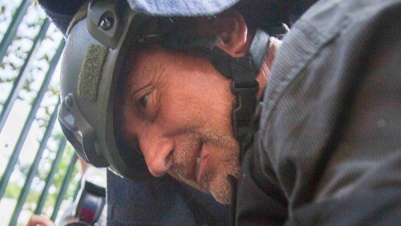 El abogado Jorge Chueco, ayer, al llegar a aeroparque.