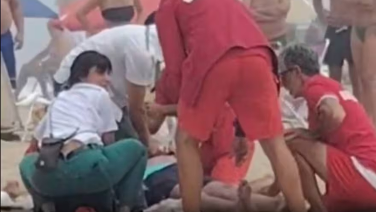 Se vivieron momentos desesperantes durante varios minutos mientras asistían al turista argentino.