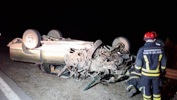 Choque y vuelco en Ruta 40: dos heridos de gravedad