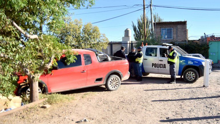 La camioneta de la víctima fue abandonada por los delincuentes en calle Colón casi Antártida.