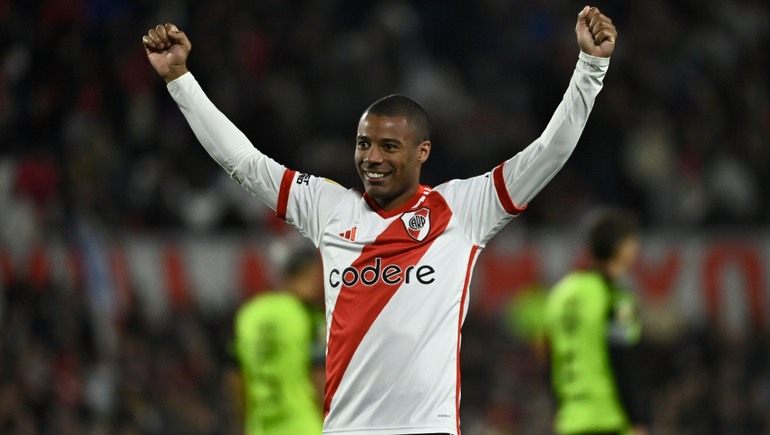 River goleó a Barracas y De La Cruz anotó el segundo tanto.&nbsp;