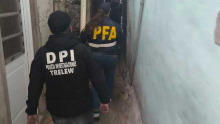 Uno de los allanamientos realizados por la División Trelew de la Policía Federal a partir de la investigacion de la Agencia de Ciberdelitos de Chubut. Uno de los allanamientos realizados por la División Trelew de la Policía Federal a partir de la investigacion de la Agencia de Ciberdelitos de Chubut. 