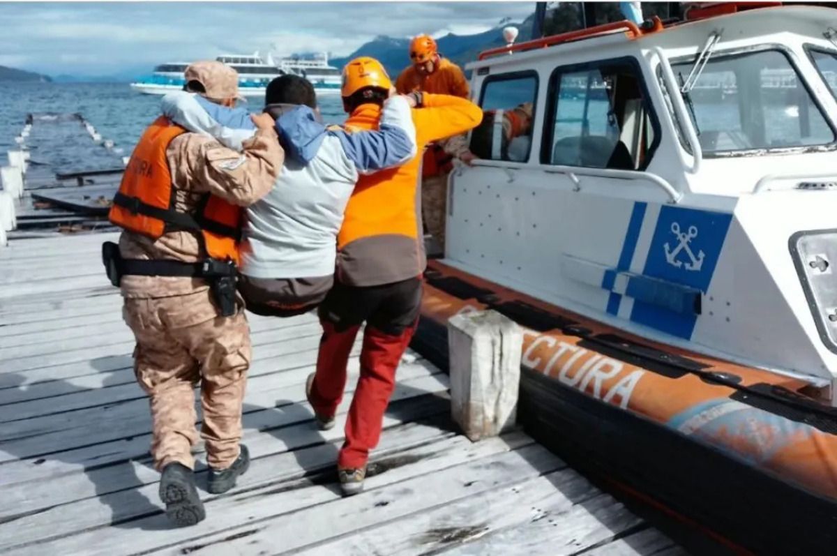 operativo de rescate para evacuar a un turista que se lesiono en el sendero al bosque de los arrayanes