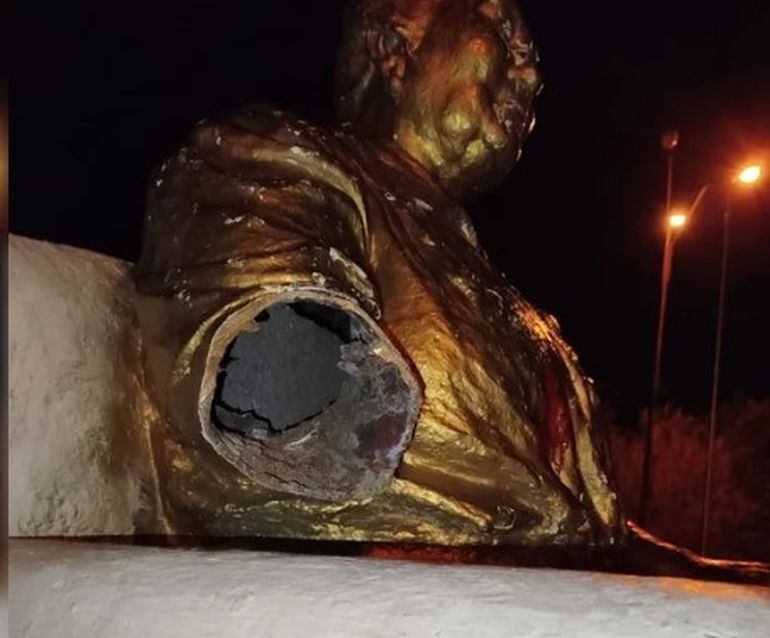 Suponen que el daño a la estatua de la madre de Perón en Chubut fue para vender el cobre. Suponen que el daño a la estatua de la madre de Perón en Chubut fue para vender el cobre. 