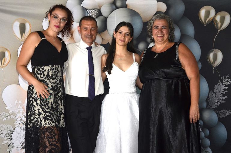 Susana, Fernando y sus dos hijas.