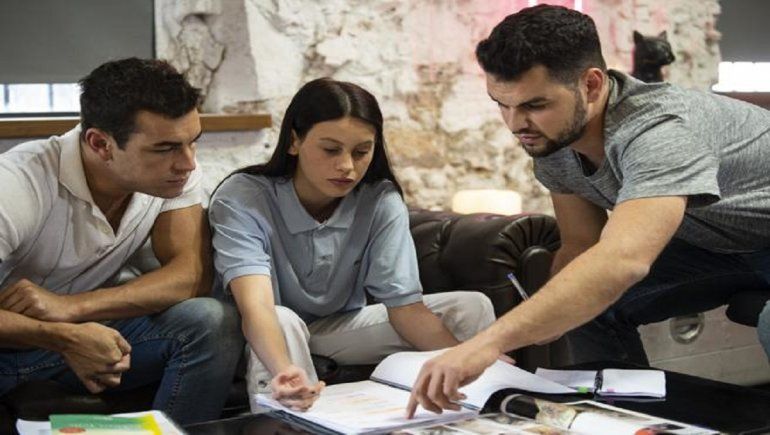 Mario Casas y Milena Smit.