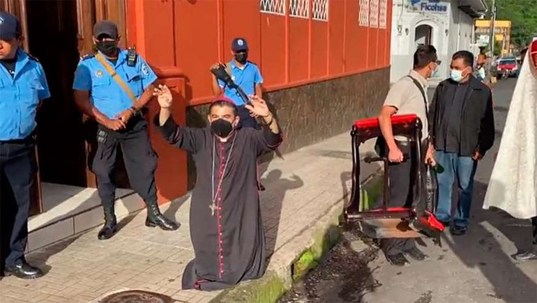 Nicaragua: la Policía arrestó a un obispo crítico del gobierno