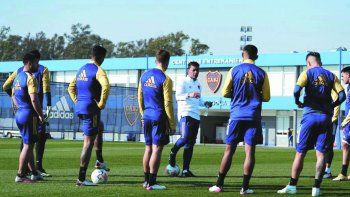 Sebastián Battaglia nunca pudo repetir el mismo once pero hay cinco que juegan siempre.
