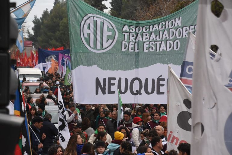 La marcha contra la represión en Jujuy tuvo una nutrida convocatoria en Neuquén. La marcha contra la represión en Jujuy tuvo una nutrida convocatoria en Neuquén.