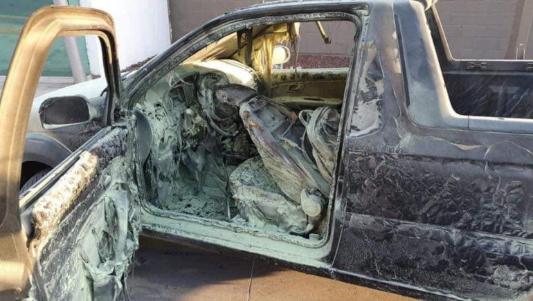 Facebook: causó incendio y quemó su carro por usar teléfono mientras echaba gasolina