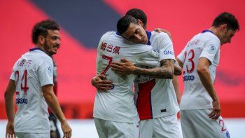 El abrazo de gol de Di María y Mbappé. El abrazo de gol de Di María y Mbappé.