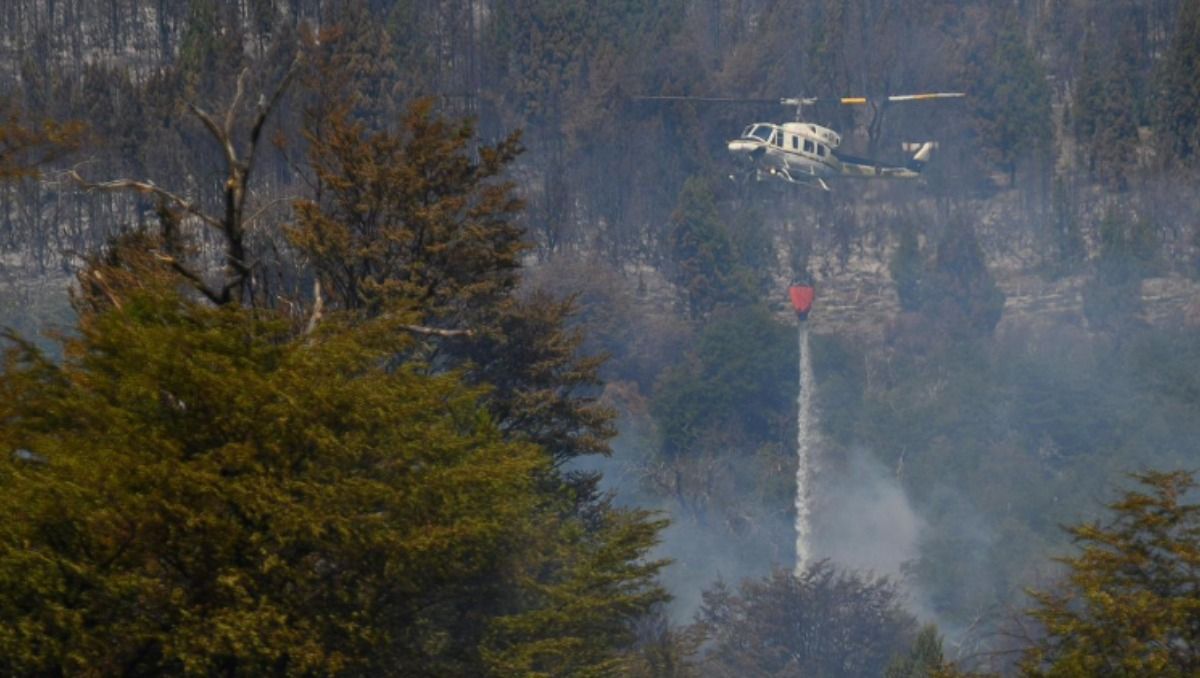 Tanto ayer miércoles como este jueves, en Puerto Patriada no hizo falta que operaran los medios áereos para combatir el incendio: sólo hubo recorridas terrestres para controlar puntos calientes.&nbsp;