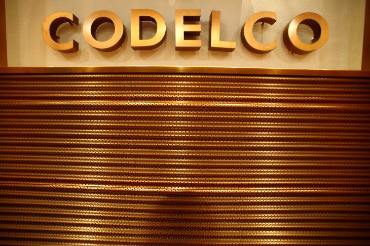 FOTO DE ARCHIVO. El logo de Codelco en su sede en Santiago, Chile. Marzo, 2018. REUTERS/Iván Alvarado