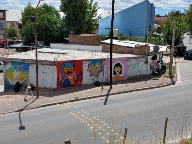 Realizan un mural luego de que les escracharon las paredes por estar a favor del aborto
