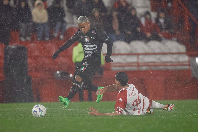 Escándalo en la eliminación de Huracán ante Once Caldas