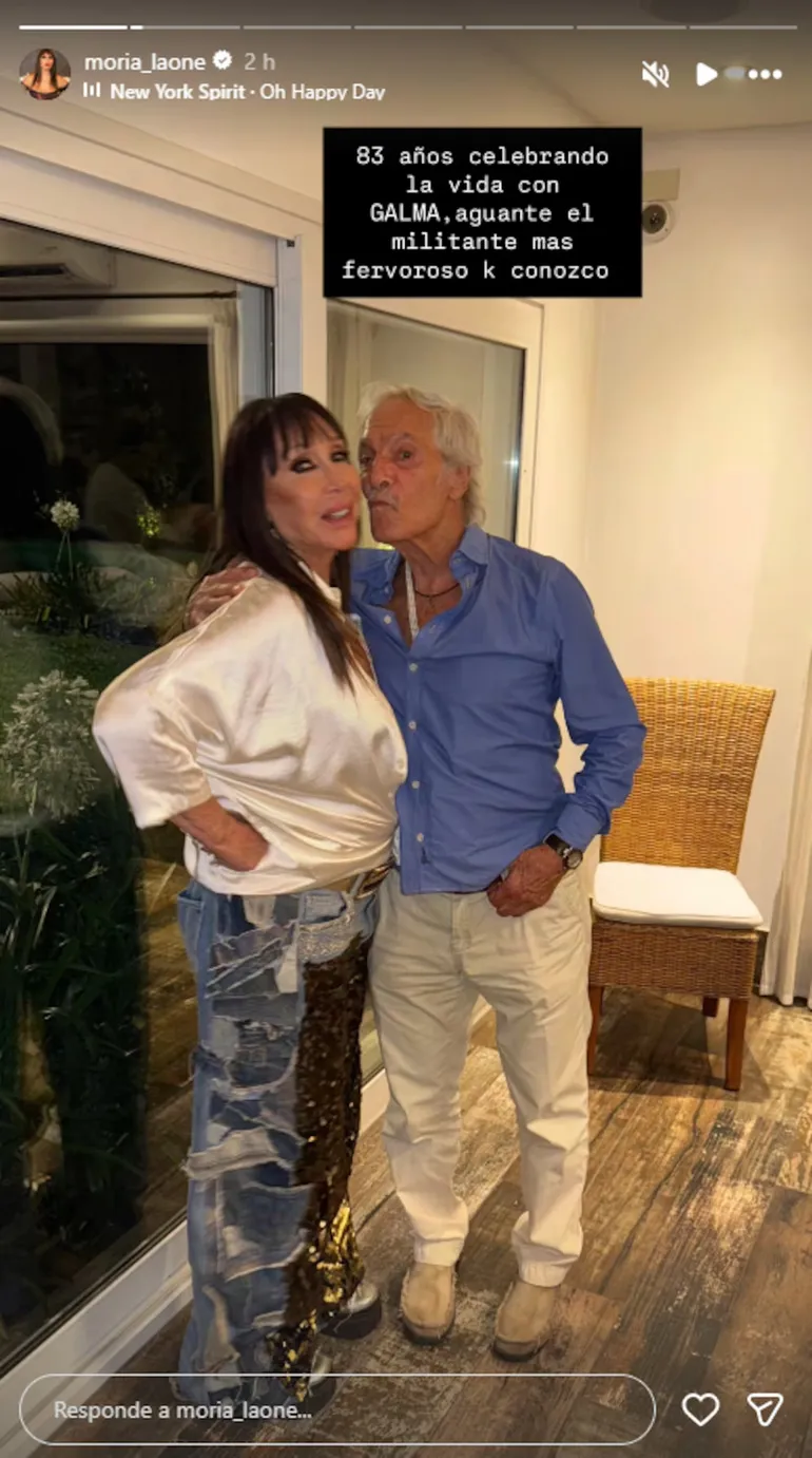 La pareja volvió a mostrarse muy apasionada. La pareja volvió a mostrarse muy apasionada.