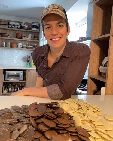 Pedro, además de ser cocinero, es un gran pastelero.