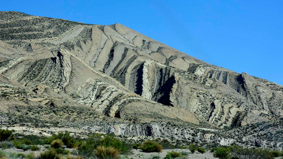 Cueva Huenul, el sitio increíble que quieren proteger de la depredación