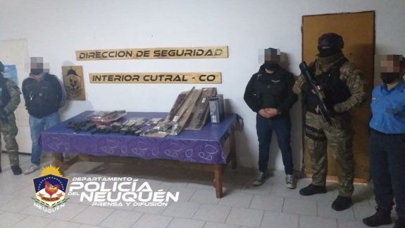 Agredió a la ex pareja de su novio y le encontraron un arsenal 