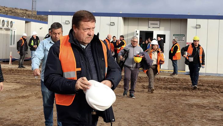 El gobernador recorrió el proyecto ubicado a 90 kms. de Jacobacci. El gobernador recorrió el proyecto ubicado a 90 kms. de Jacobacci.