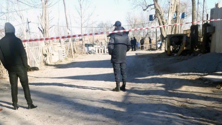 Tragedia en la toma 10 de Febrero: motociclista chocó contra un puente y murió