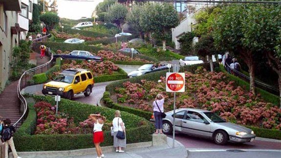 Cobrarán peaje para recorrer la calle más sinuosa del mundo