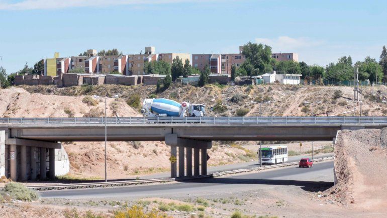 El tránsito pesado ya puede cruzar por arriba del Cañadón de las Cabras.