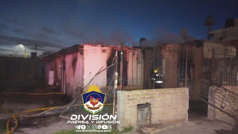 Un perrito murió en un incendio de una casa en Bouquet Roldán