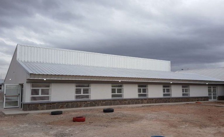 Rompieron un vidrio y robaron electrónica en el Jardín N°66