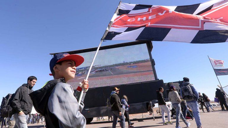 La segunda fecha del TC se corrió en Centenario y miles de personas disfrutaron de la fiesta.