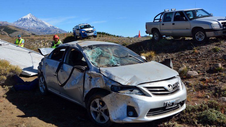 Una mujer murió tras un vuelco camino hacia Chile