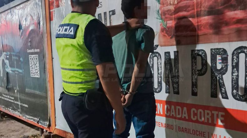 Una mujer activó una alerta SOS y su agresor terminó demorado: tenía un pedido de captura vigente | LM Neuquen Una mujer activó una alerta SOS y su agresor terminó demorado: tenía un pedido de captura vigente
