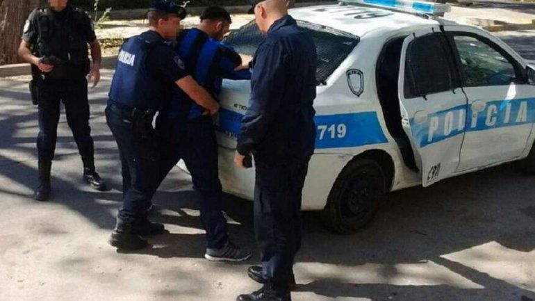 La Policía y el dueño de la casa encontraron al menor durmiendo.
