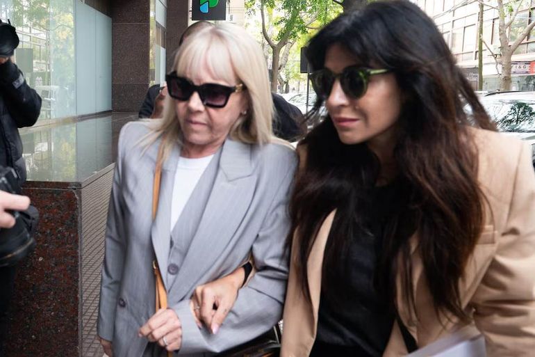 Claudia Villafañe y Gianinna Maradona acompañaron a Dalma en su declaración por el juicio que investiga las causas de la muerte de Diego Armando Maradona.