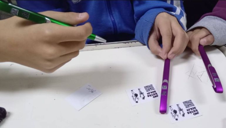 Lapiceras con QR en las escuelas: la idea de un especialista para prevenir el suicidio adolescente.