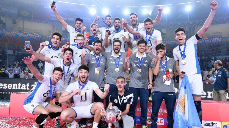 El neuquino Soto llevó a la selección juvenil de vóley a lograr el primer título mundial de su historia. En Egipto