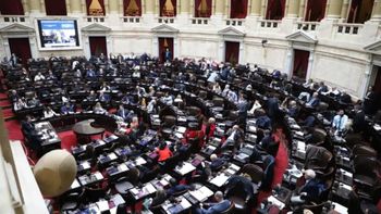 El oficialismo busca quórum para evitar la interpelación del Jefe de Gabinete. El oficialismo busca quórum para evitar la interpelación del Jefe de Gabinete.