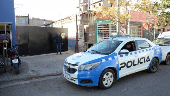 Se llevaron detenido al padre acusado de usurpar una casa